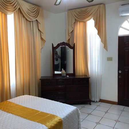 Goldenview Guesthouse Очо-Риос Экстерьер фото