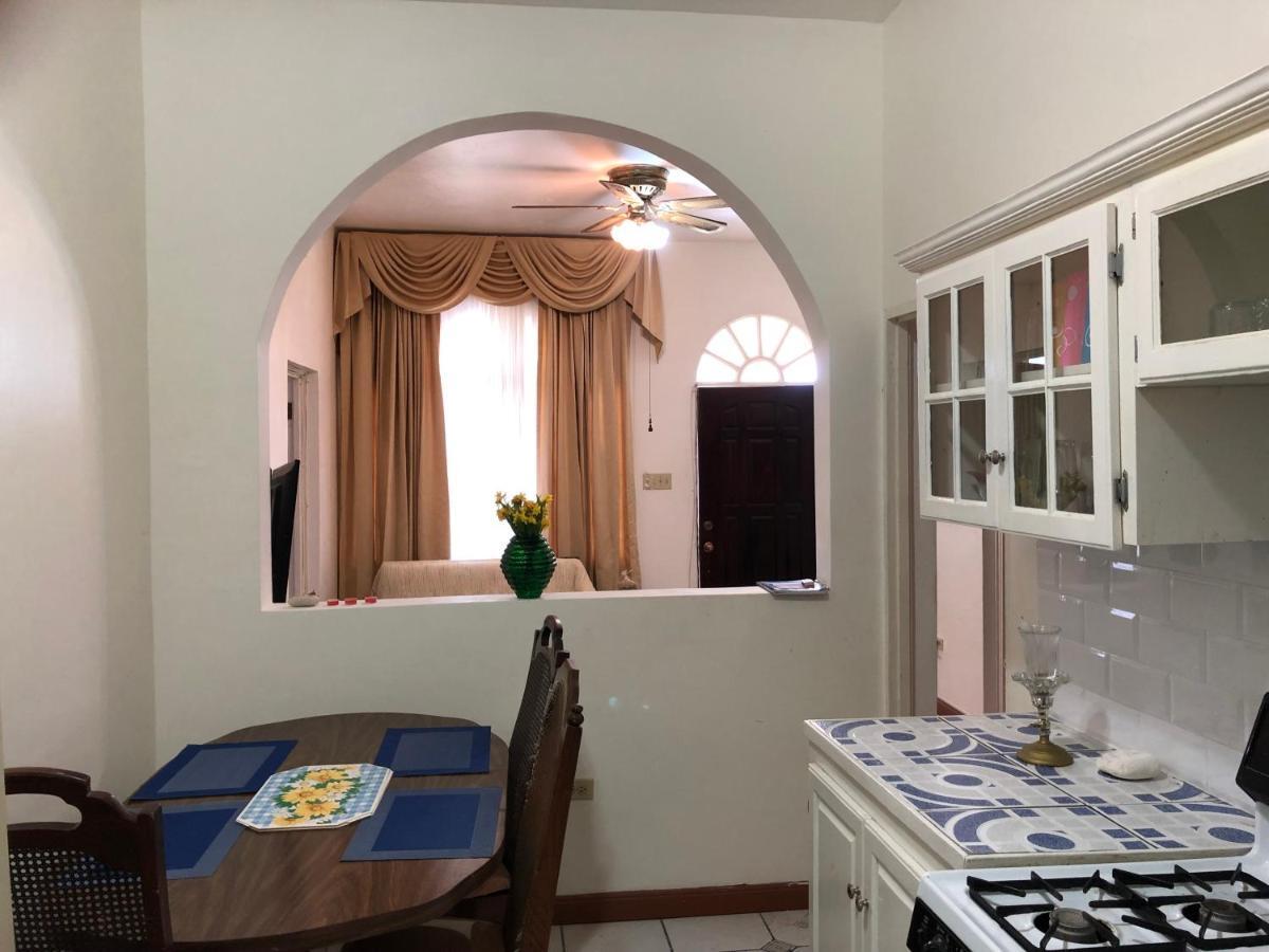 Goldenview Guesthouse Очо-Риос Экстерьер фото